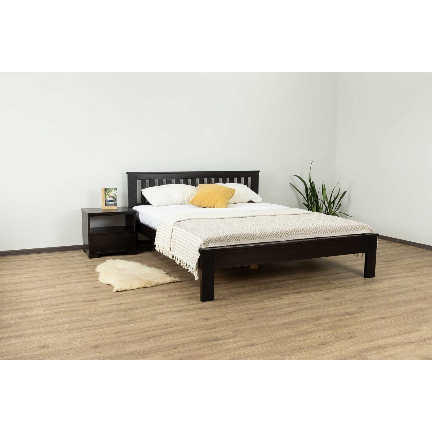 Двуспальная кровать Жасмин с низким изножьем